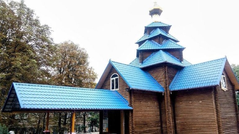 У Кам’янському внаслідок обстрілу зазнав пошкоджень храм УПЦ