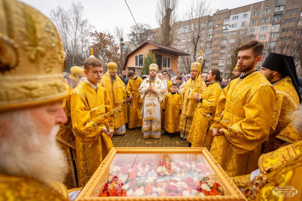 У Черкасах зустріли ковчег із мощами святителя Спиридона Тримифунтського