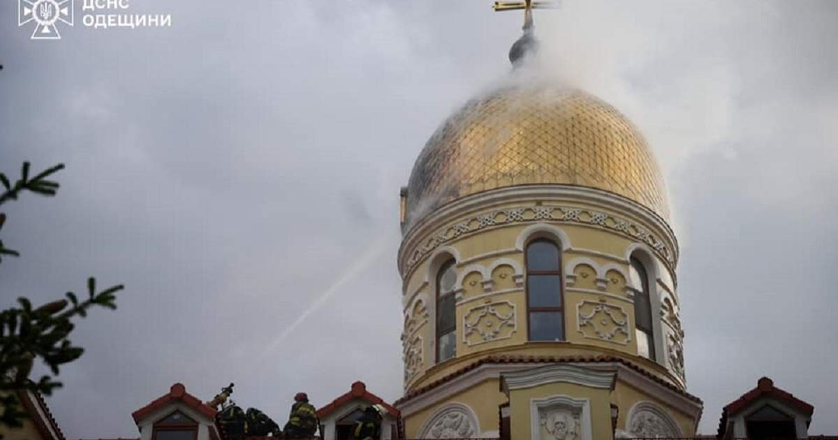 В Одесі блискавка підпалила храм чоловічого монастиря