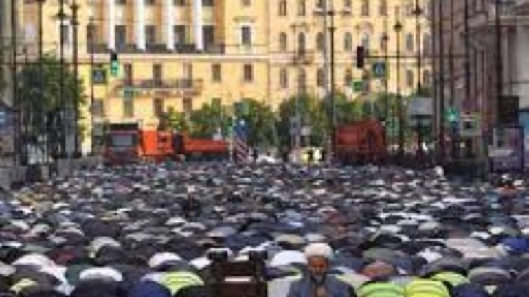 У Петербурзі 300 тисяч мусульман святкували Курбан-байран