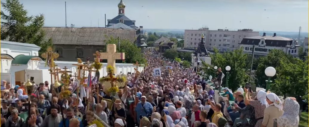 З нагоди Успіння Пресвятої Богородиці паломники прибувають до Почаївської лаври