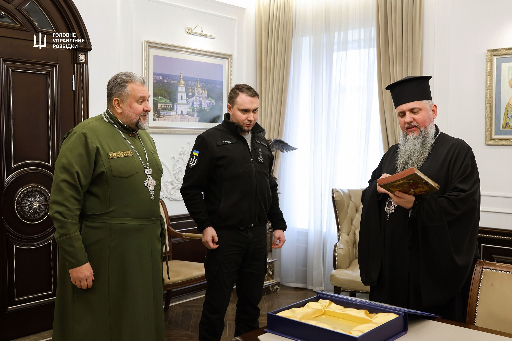 Буданов передав ПЦУ унікальну старовинну ікону