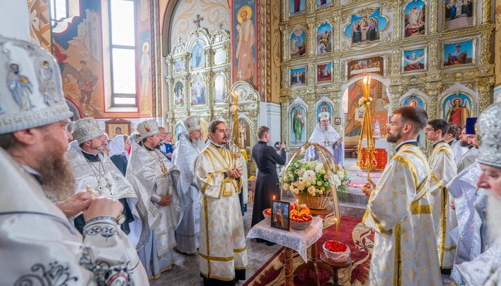 У Черкасах в храмі УПЦ вшанували пам'ять митрополита Софронія в 5-ту річницю упокоєння