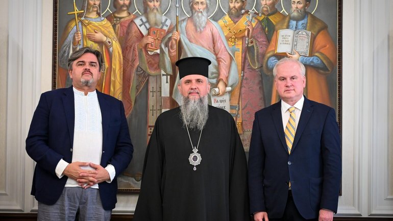 Предстоятель ПЦУ зустрівся з українськими дипломатами Лубківськими