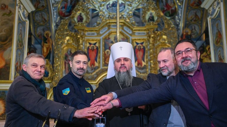Предстоятель ПЦУ взяв участь у презентації марки «Українські колядки у Києво-Печерській лаврі»