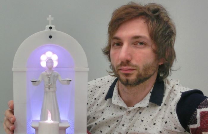 Робот на ім’я «Святий» — молитовний компаньйон для старих і немічних