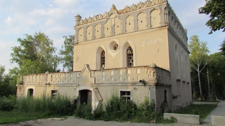 Унікальна синагога в Гусятині перетворилась на наркокубло