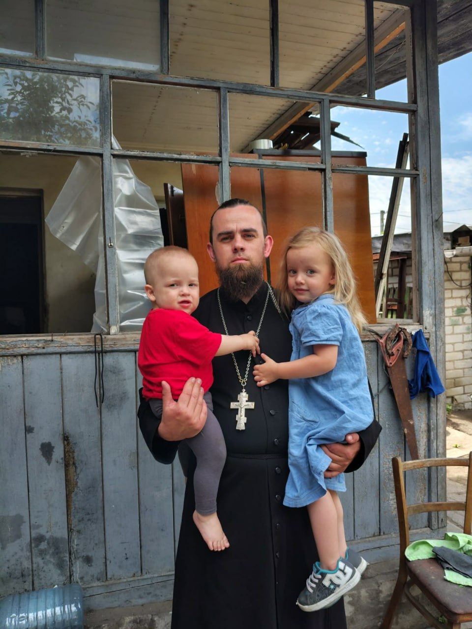 У результаті ворожих обстрілів зазнав руйнації будинок священника УПЦ