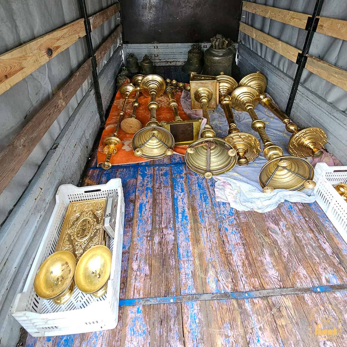 Викрадене майно Святогірської Лаври знайшли в лісі та повернули до скиту ікони Божої Матері