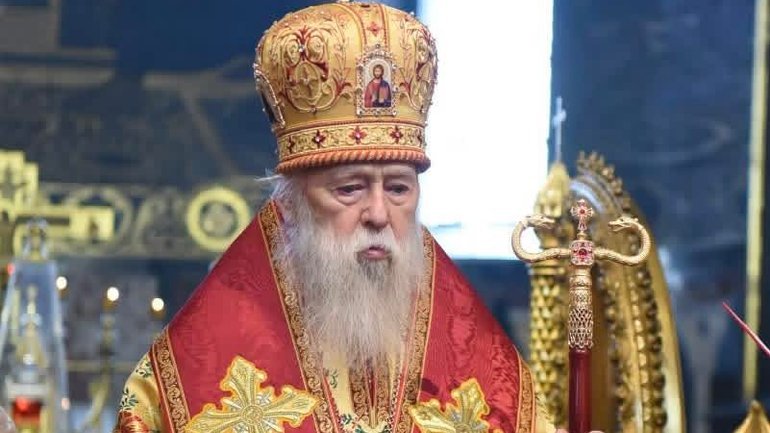 Священики Володимирського собору відвідали у лікарні Почесного Патріарха Філарета