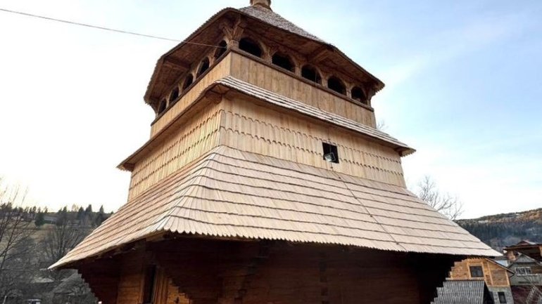 У селі Верхня Рожанка на Львівщині завершили реставрацію дерев’яної дзвіниці церкви Зіслання Святого Духа, збудованої у 1877 році.