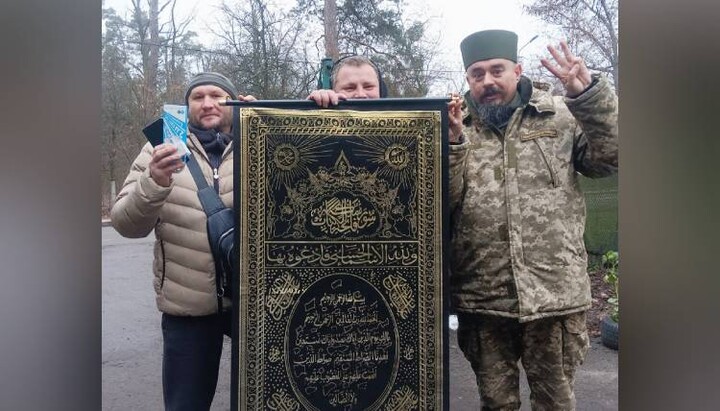 Капелан ПЦУ опублікував фото килимка для намазу і прославив Аллаха
