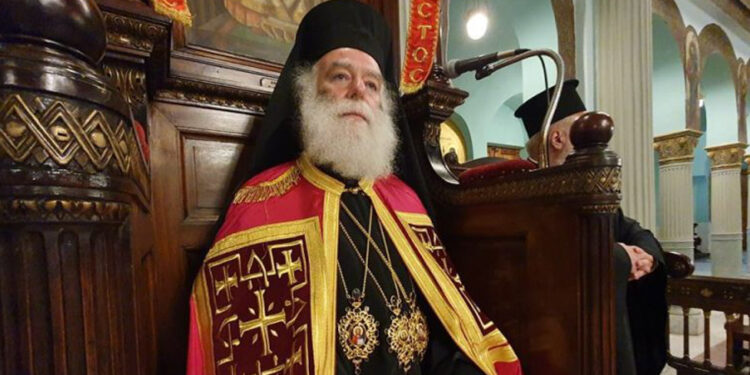 Патріарх Александрійський повертається додому на Крит після успішної операції