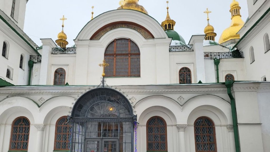Софія Київська зустріла Різдво з оновленими хрестами