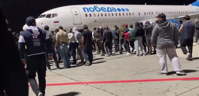 Аналітики: погром в Махачкалі ускладнить Кремлю пропаганду про релігійну толерантність Росії Через погром в Махачкалі Кремлю, ймовірно, буде важко запевнити виб...