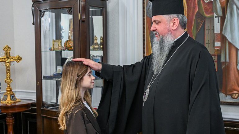 Предстоятель ПЦУ відзначив 10-річну співачку, яка зібрала на ЗСУ понад 15 мільйонів гривень