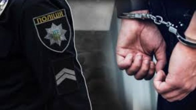 У Львові вандал розписав матюками статую Божої Матері