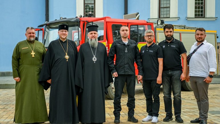 Предстоятель ПЦУ зустрівся з начальником Головного управління розвідки та передав пожежний автомобіль