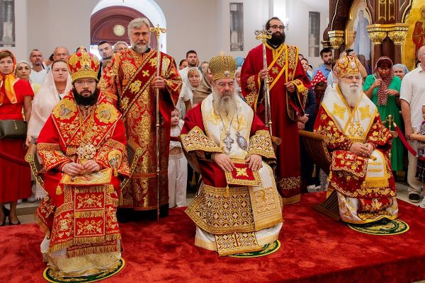 Спонсор УПЦ Вадим Новінський взяв участь у освяченні російського храму на Кіпрі разом з єрархом РПЦ та послом Росії