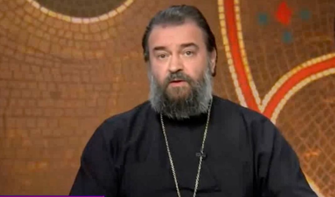 Протоієрей РПЦ запропонував відправляти на фронт наркоманів із нічних клубів