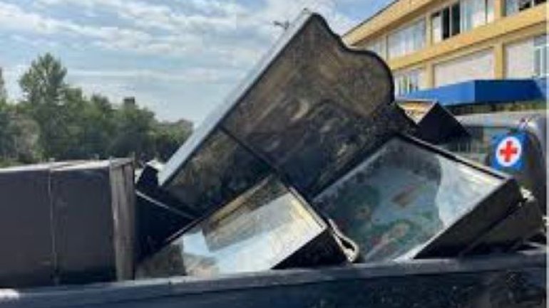 З напівзруйнованого храму у Часовому Яру волонтер вивіз 15 ікон