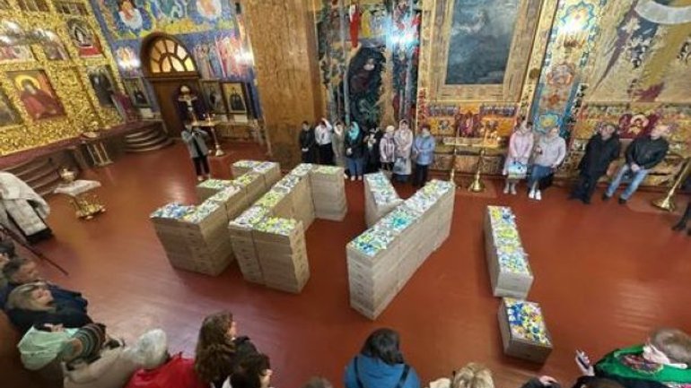 У Житомирі в рамках акції «Разом до ПЕРЕМОГИ» для військових освятили 3'200 пасок