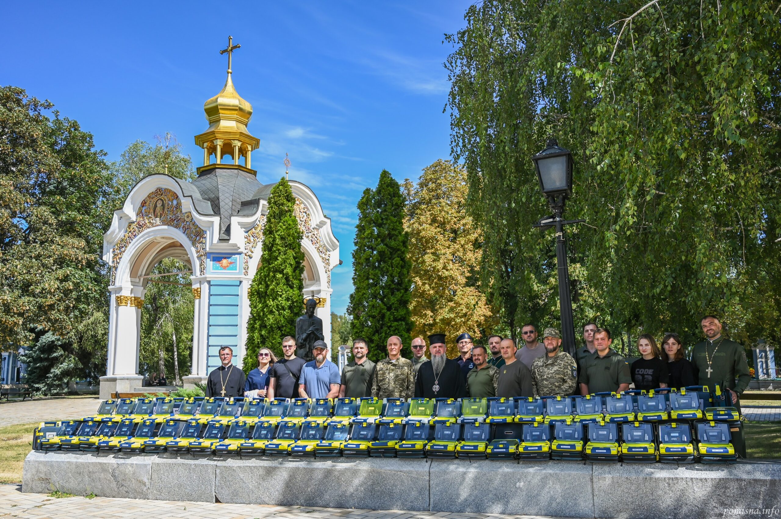 Митрополит Епіфаній передав 80 портативних дефібриляторів захисникам Батьківщини