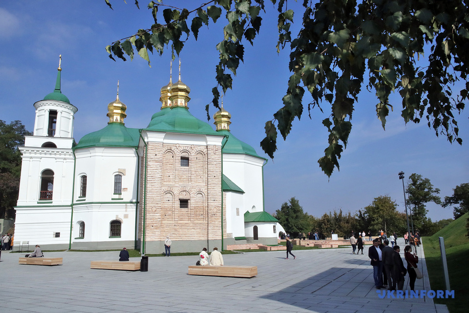 Церкву Спаса на Берестові відчиняють для відвідувачів