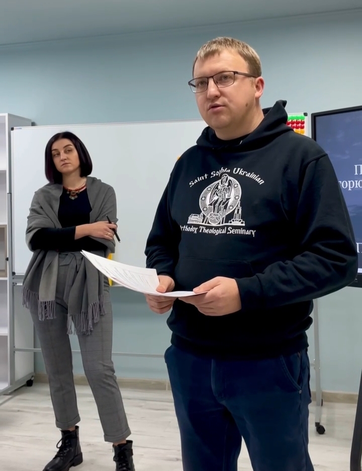 Священники УПЦ та ПЦУ зібралися разом, щоб обговорити допомогу постраждалим від війни