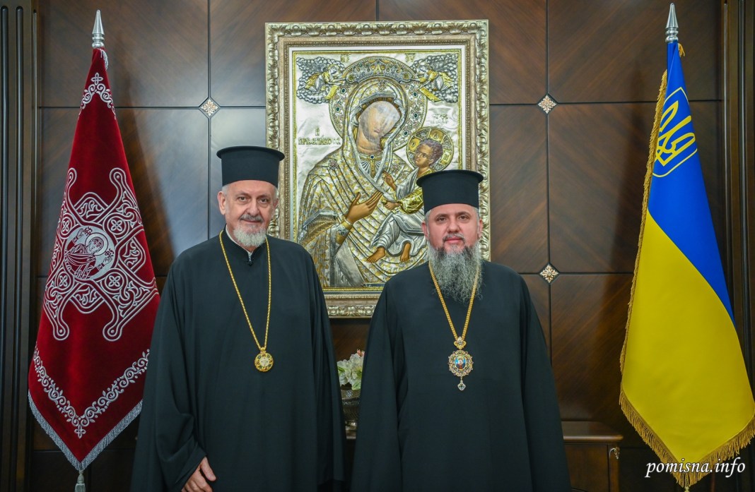 Предстоятель ПЦУ зустрівся зі старцем-митрополитом Халкидонським Еммануїлом