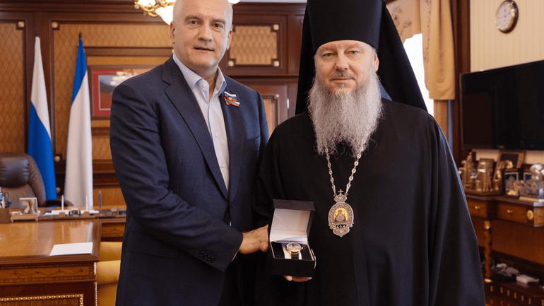Джанкойський єпископ РПЦ отримав нагородний годинник від колаборанта Аксьонова
