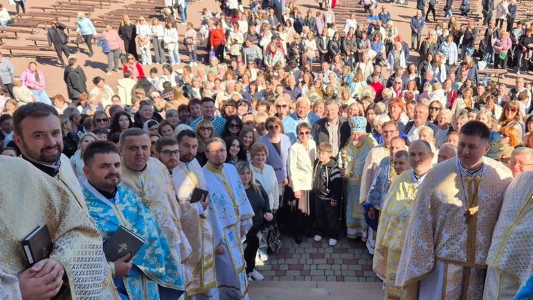 Всеукраїнська проща освітян до Зарваниці зібрала 4ʼ000 учасників