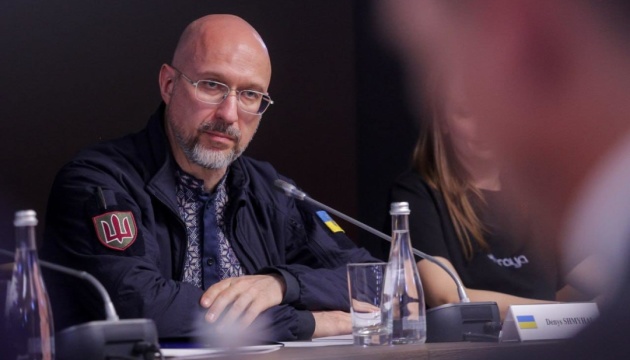 Шмигаль: Сотні капеланів духовно підтримують воїнів на фронті, ризикуючи життям