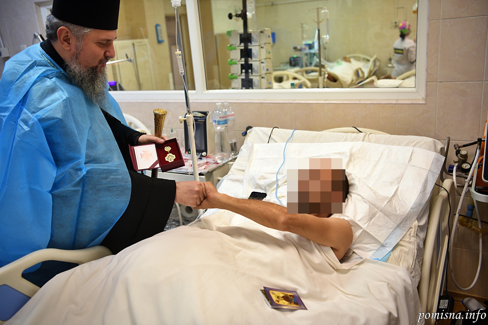 Предстоятель ПЦУ відзначив керівництво та медичних працівників лікарні Мечникова