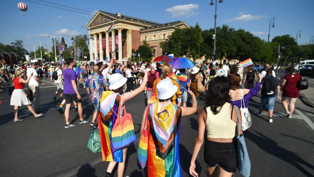 В Угорщині хочуть заборони щорічні ЛГБТ-прайди, а за їх відвідування загрожуватимуть штрафи
