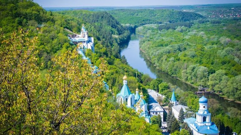 У нацпарку «Святі гори» на Донеччині пожежа знищила 1500 гектарів лісу, вогонь перекинувся на будинки