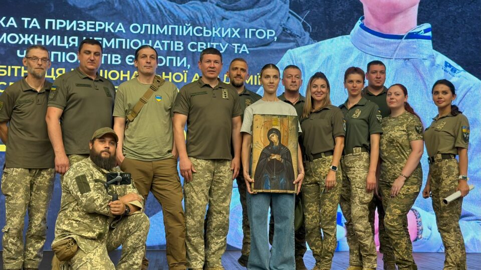 Ольгу Харлан відтепер оберігатиме ікона, яку подарували українські воїни
