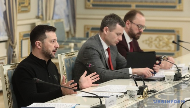 Половина Ради на Молитовному сніданку у США: Зеленський розкритикував депутатів за закордонні відрядження