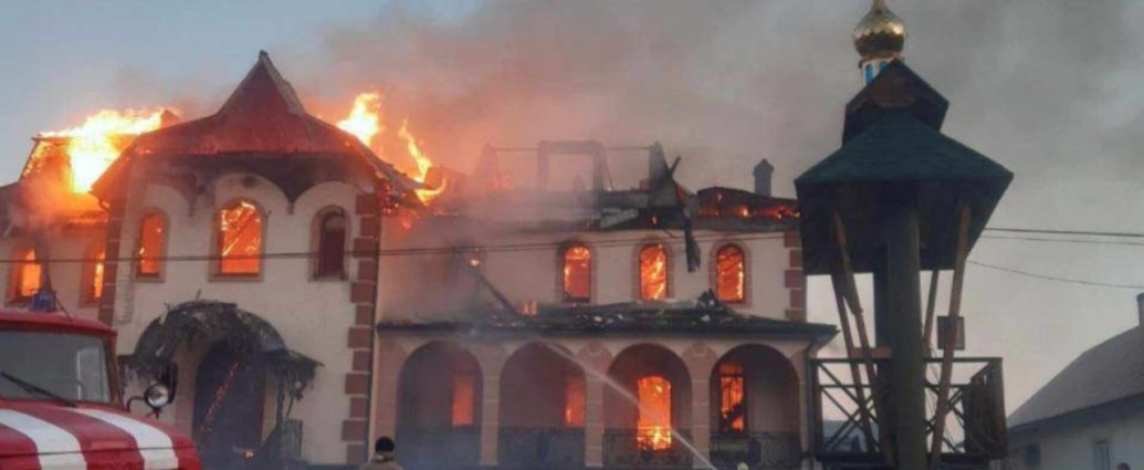 Особу, яка вчинила підпал храму на Буковині, засудили до ув’язнення