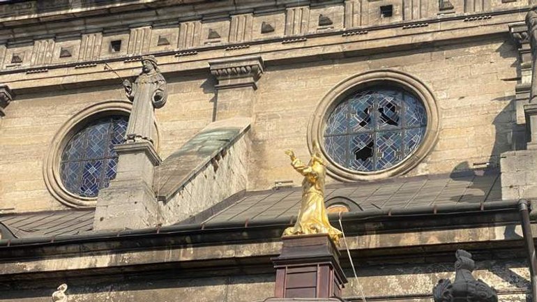 Пошкоджені росіянами вітражі храму у Львові відновлять за підтримки Світового фонду пам’яток