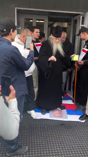Патріоти України влаштували "шлях ганьби" для вірян УПЦ
