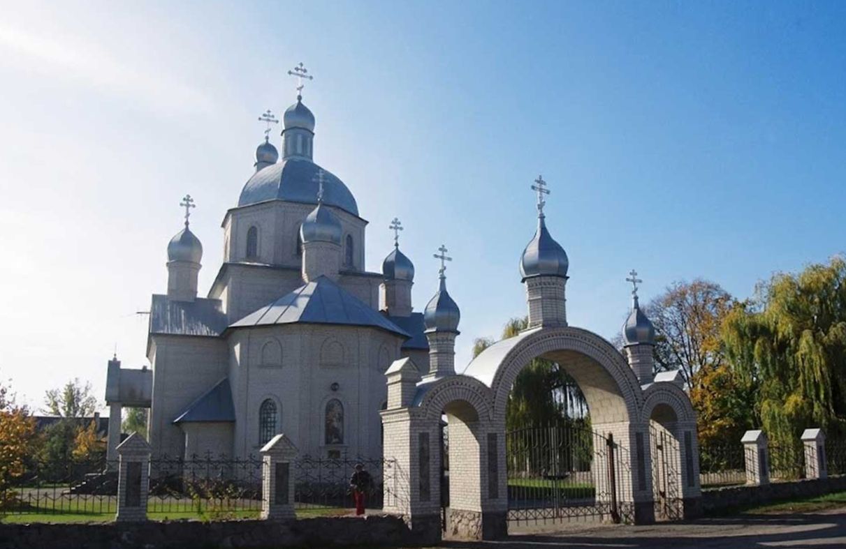 Житель Полтавщини подав до суду на парафіянина УПЦ, вимагаючи заборонити йому фінансування церкви у Зінькові