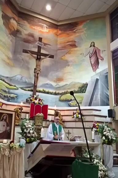 В Еквадорі священник загинув просто під час меси — на нього впало розп’яття