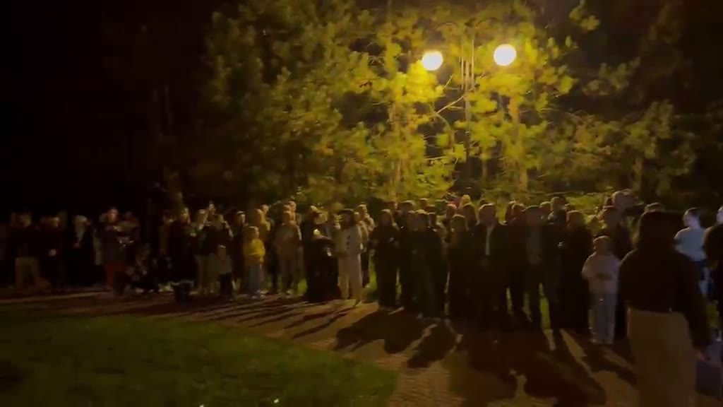 У Польщі католики заблокували єпископа в храмі через звільнення клірика