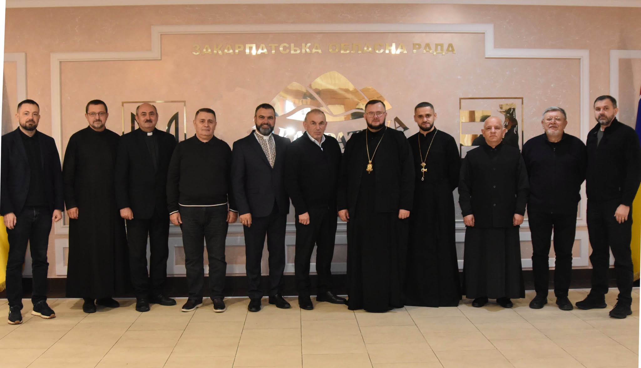 Представник управління Мукачівсько-Карпатської єпархії ПЦУ взяв участь у зустрічі представників церковних юрисдикцій краю з представниками обласної влади