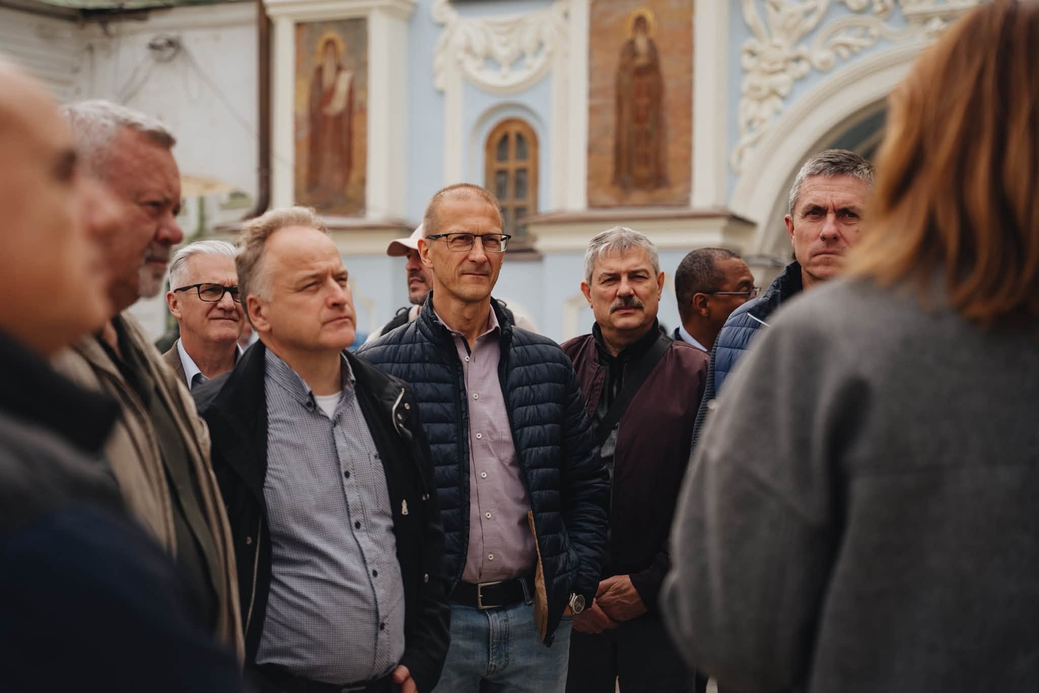 Побачили наслідки російського обстрілу та роботу зі збереження пам’яток — у Національному заповіднику «Києво-Печерська лавра» побувала делегація НАТО.